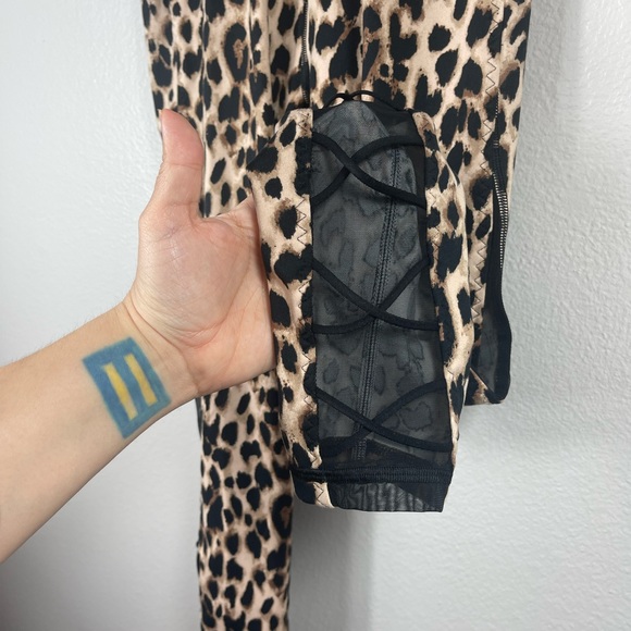 Victoria's Secret Incredible Essential Lace Up Legging Leopard Brown Medium 8 - Picture 6 of 11